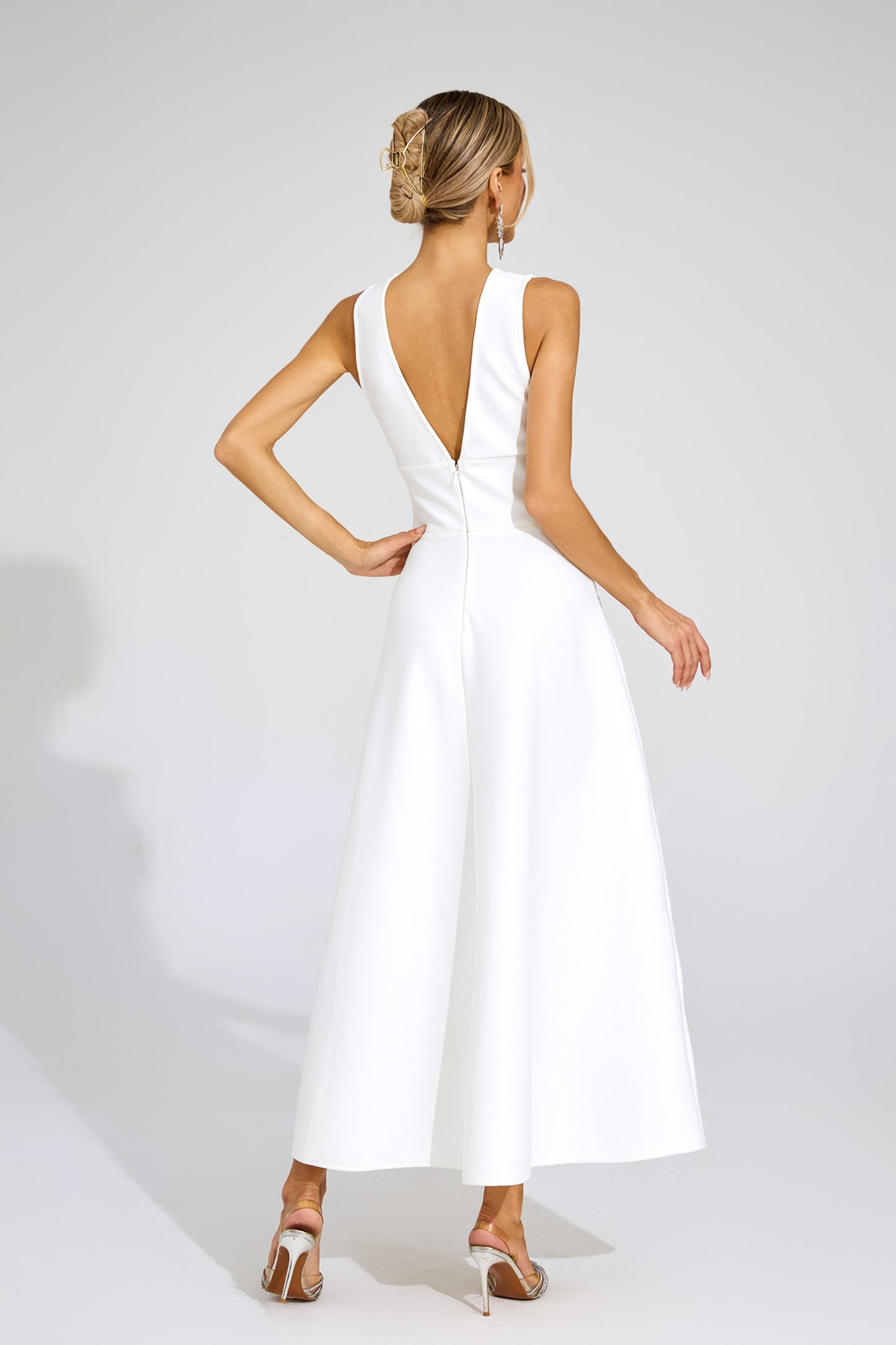 Wanda White V-neck Backless Sleeveless Dress